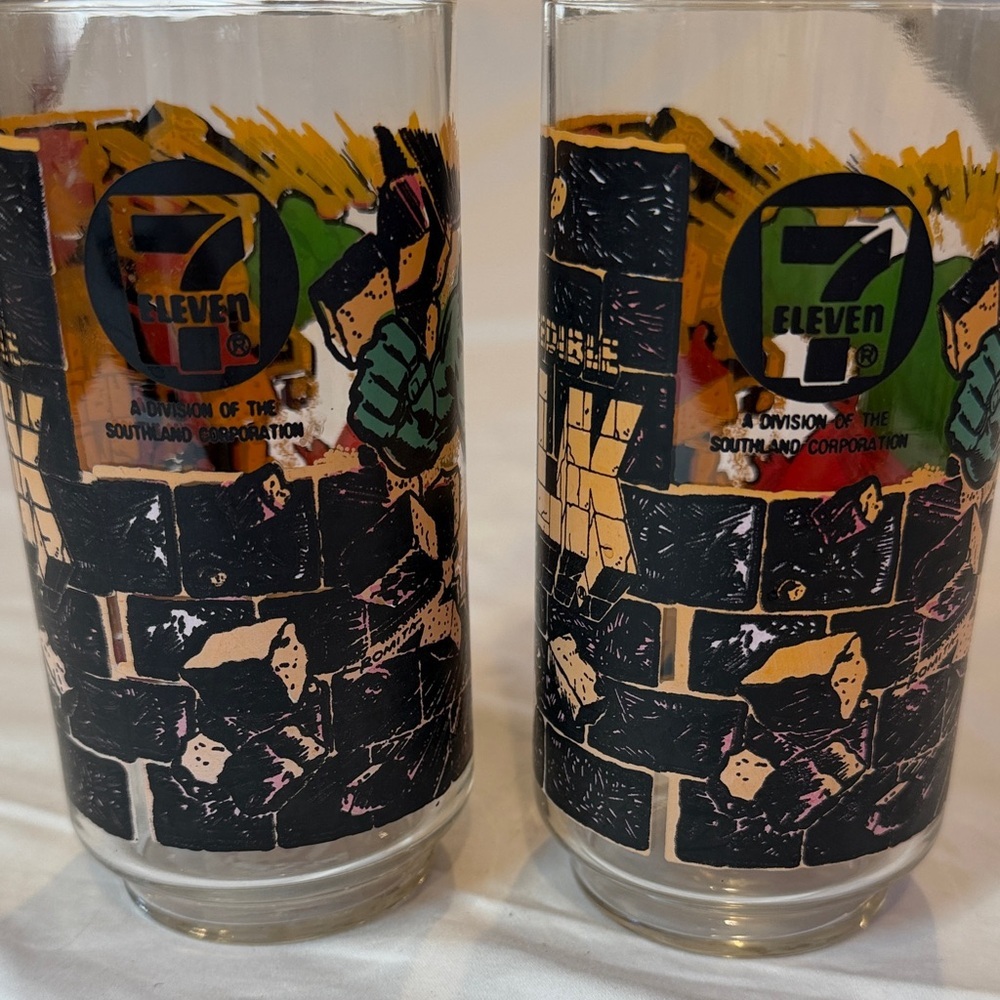 Marvel Green and Pink Comic Character Glasses - Set of 2 - Picture 4 of 4